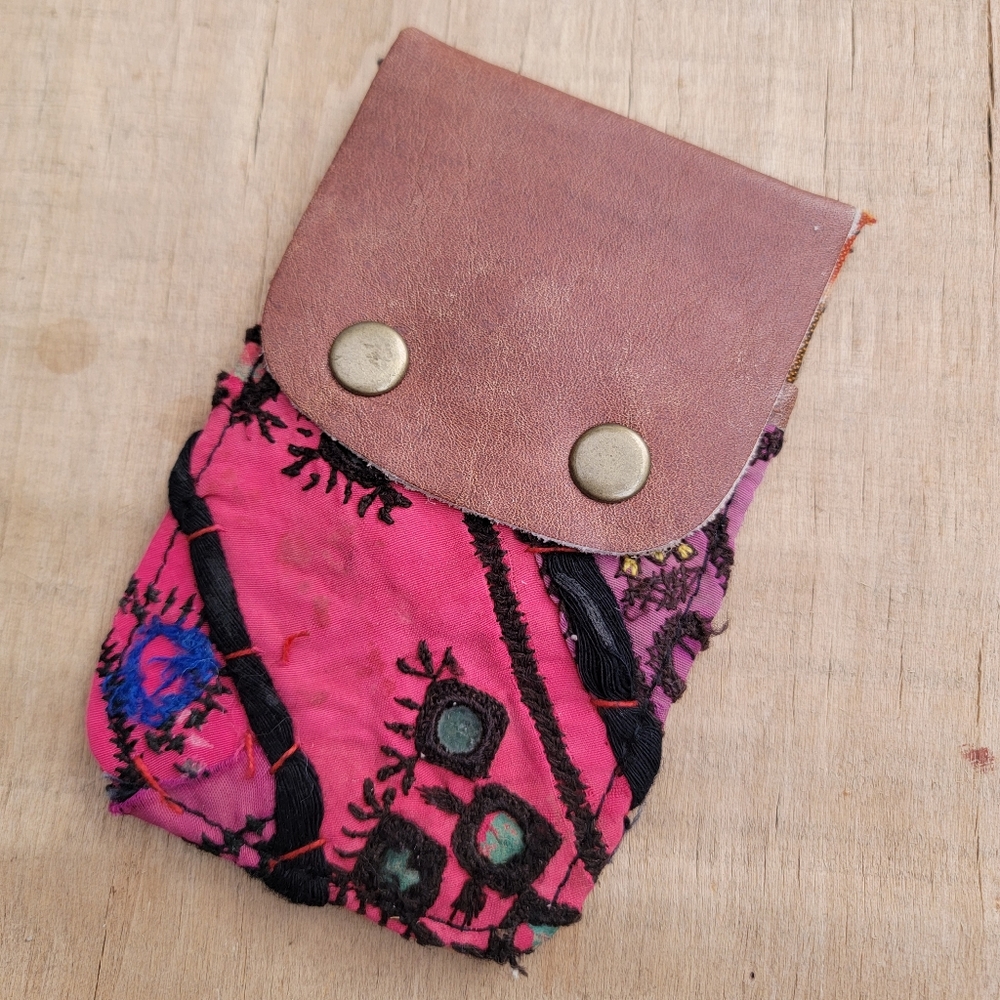 🌋👽 Free People Boho Embroidered Repurposed vtg banjara hippie Wallet card case - Picture 13 of 16